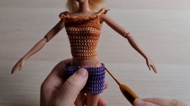 Вязание для кукол/ Комплект для Barbie Топик и шорты/ Häkeln Für Barbie Puppen/ Crochet For Barbie