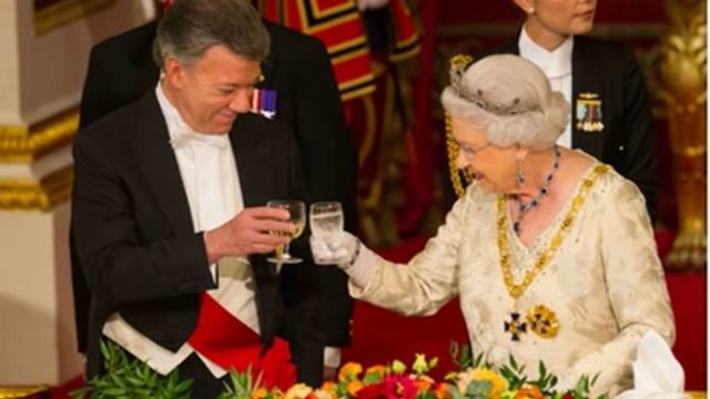 Шеф повар королевской семьи раскрыл секрет, что на самом деле ест Елизавета II смотреть онлайн