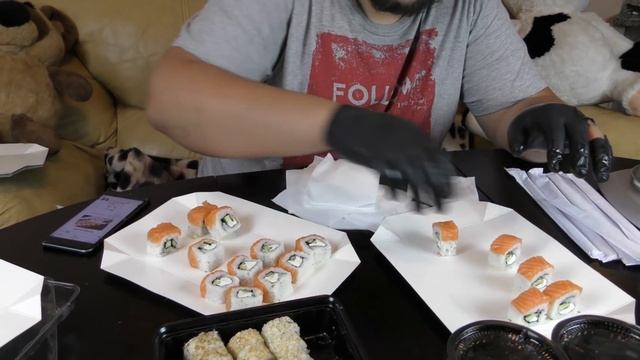 СРАВНЕНИЕ СЕТА И РОЛЛОВ ПО ОТДЕЛЬНОСТИ | ОБЗОР ДОСТАВКИ ЕДЫ | SUSHI FAMILY смотреть онлайн