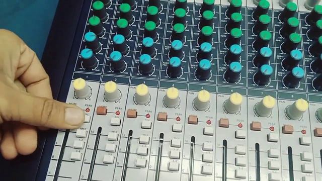 SOUNDCRAFT Signature 22 Mixer Testing & Checking All Effects In Hindi | Demo |Testing | Equlizaser смотреть онлайн