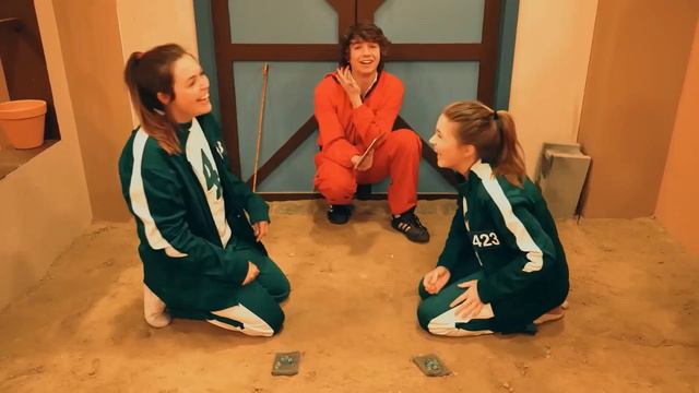 Реакция на самый популярный ролик на канале Мистера Биста. Игра в Кальмара на 456,000$ смотреть онлайн