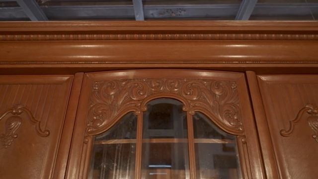 Старинный книжный шкаф смотреть онлайн