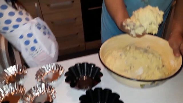 Пасхальный кулич София помогает печь вкусные куличи Easter cake смотреть онлайн