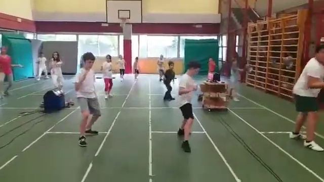 Gambe scherma. Esercizio sul primo piede смотреть онлайн
