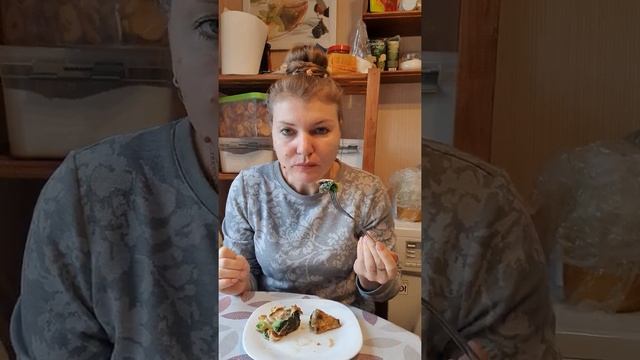 Мукбанг. Завтрак. Капуста брокколи в кляре? смотреть онлайн