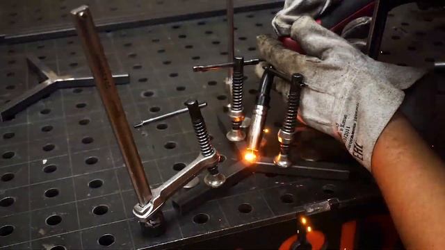 Такого я ещё не делал. Простая самоделка из профильной трубы 15/15. смотреть онлайн