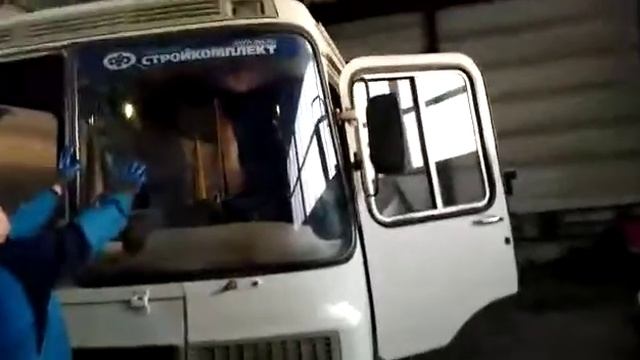 Как из пазика стекла вытаскивать Или замена лобовых стекол. смотреть онлайн