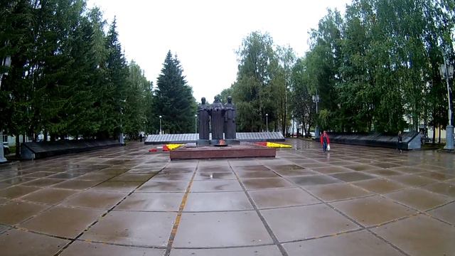 У ПАМЯТНИКА ВЕЧНОГО ОГНЯ ГОРОДА СЫКТЫВКАРА смотреть онлайн