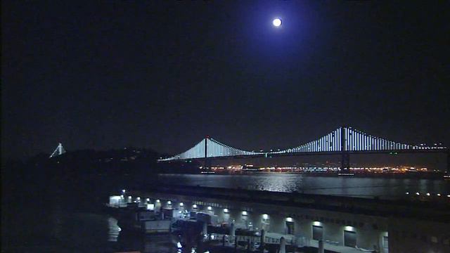 Rare Halloween 'blue moon' lights up San Francisco night sky смотреть онлайн