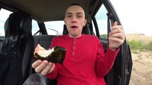 ЧЕЛОВЕК ВПЕРВЫЕ ПРОБУЕТ ЯПОНСКИЕ ОНИГИРИ!