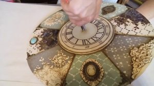 Как надеть часовой механизм и стрелки.mp4