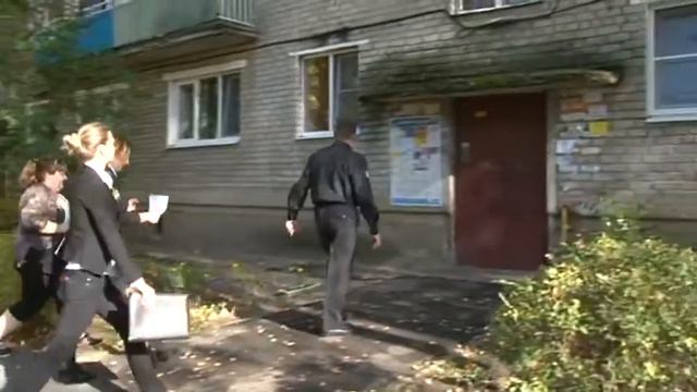 Судебные Приставы прошли по квартирам должников в Дрезне смотреть онлайн