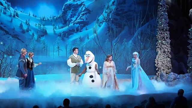 FROZEN sing-along CHRISTMAS ENDING at Disney's Hollywood Studios смотреть онлайн
