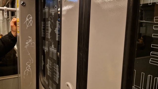 U-Bahn Berlin | Mitfahrt in der U6 von Kurt-Schumacher-Platz bis Alt-Mariendorf im F90 2895 смотреть онлайн