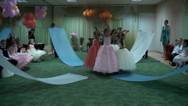 Танец с полотнами 