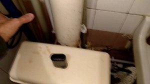 Обзор установки подвесного бачка унитаза на канализационную трубу...с хитрой смекалкой.