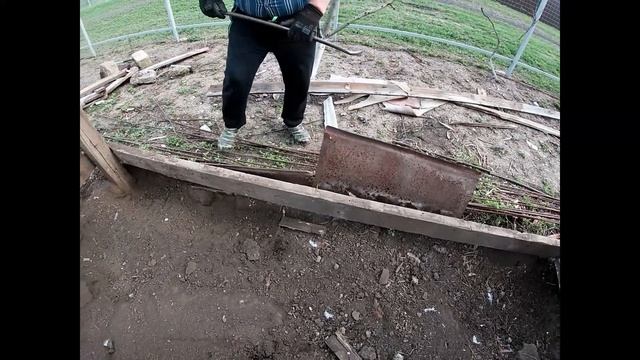 #Из Германии в Россию.Разбираем теплицу. Нравится ли папе в России? #житьвроссии #жизньнаселе смотреть онлайн