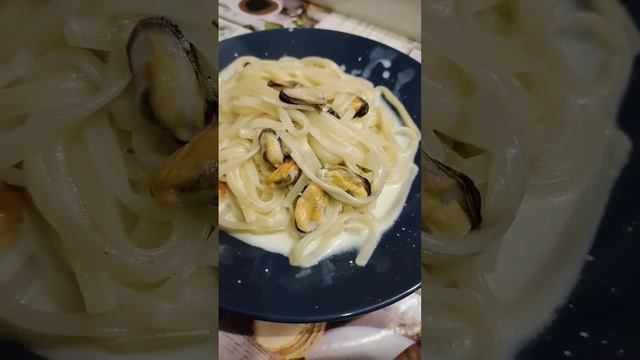 Паста с мидиями и сливочным соусом уже на канале #быстрыйрецепт #украина #еда #мидии смотреть онлайн