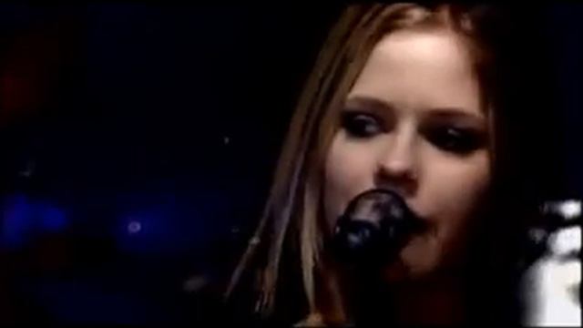 Avril Lavigne   Live Paris 06 07 2004   07   Nobody's Home