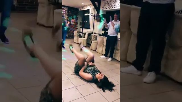 я бы и дома в одиночестве на такое не решилась 😱😱😱😱 смотреть онлайн