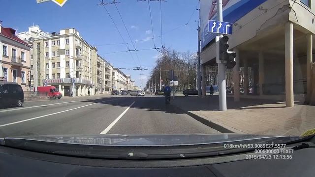 Велосипедист ездит "по английски" смотреть онлайн