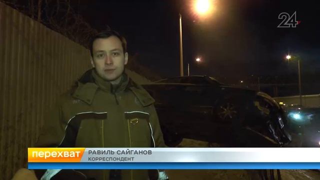 Nissan вылетел с дороги на улице Петра Витера в Казани смотреть онлайн