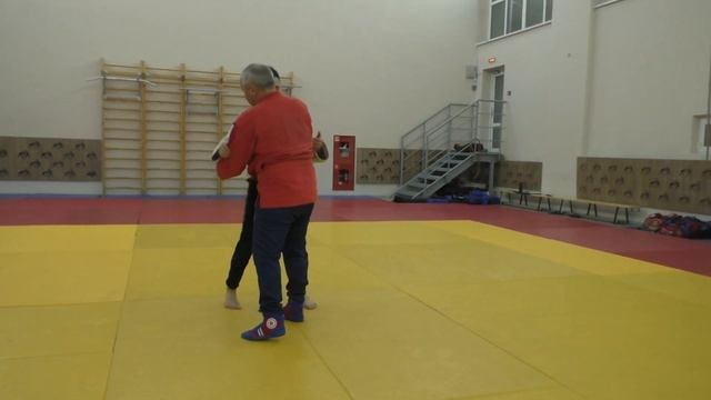 Ленинградские мастера борьбы- Антон Новиков, ЗМС по САМБО, передняя подножка и подхват, основы. смотреть онлайн