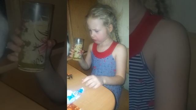Пробуем детский новогодний подарок. тест конфет день 1-ый смотреть онлайн