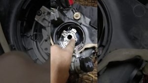 Тойота Ноах установка свето диодных ламп на ксеноновые блоки розжига