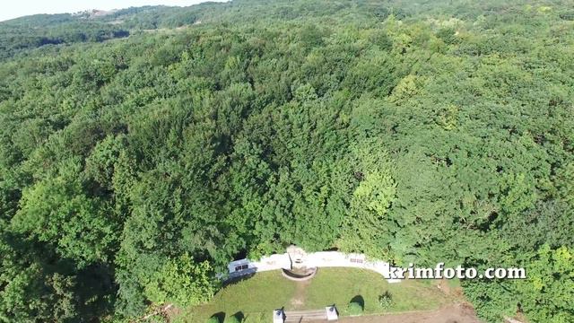 Памятник Кутузову с высоты птичьего полета в Крыму за Ангарским перевалом смотреть онлайн
