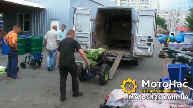 Как загрузит мотоблок смотреть онлайн