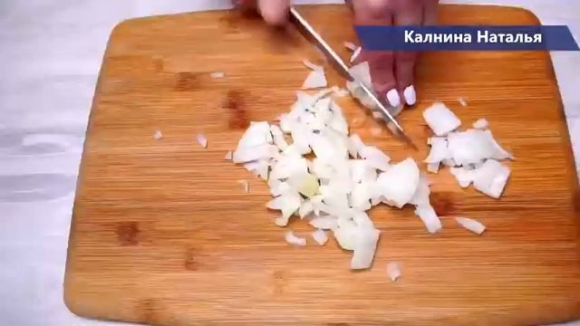 Вкусно сытно и аппетитно. "Мясные колбаски на сковороде." смотреть онлайн