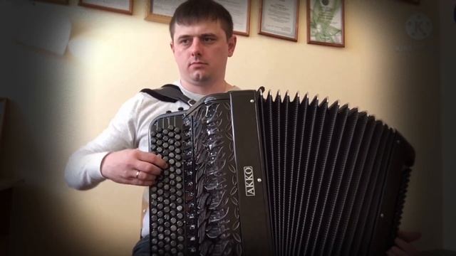 В землянке ☀️ Как прекрасно звучит баян вздыхая бархатными басами! смотреть онлайн
