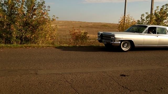 Лимузин-Вояж .Cadillac Fleetwood 1963 & Ford Thunderbird 1973 смотреть онлайн