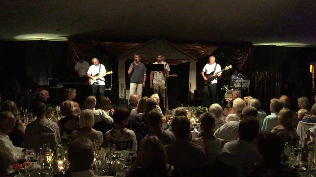 Counting Stars - Harry Lonsdale & Clare Maguire singing @ Effingham Entertains 2016 смотреть онлайн