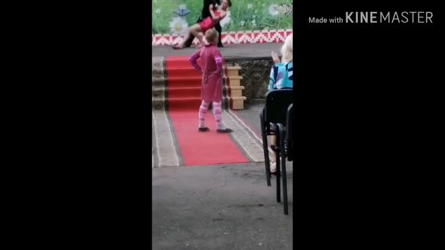 Девочка классно танцует под песню Супер Звезда Светланы Лободы смотреть онлайн