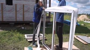 Установка ПВХ окон в каркасный дом с применением паро и ветрозащитной ленты.