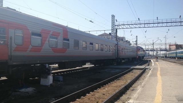 ЭП2К-112 с пассажирским поездом Абакан - Москва смотреть онлайн