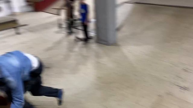 One day in Moscow | скейтпарк кураж | трюки на самокате... смотреть онлайн