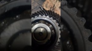 Разбираем передний мост от Митсубиси Паджеро 2 .