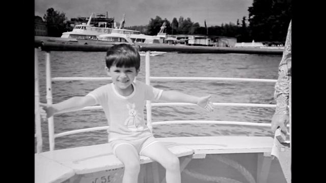 Ретрофотоальбом " Сочи 1982. Морской порт, теплоход "Адмирал Нахимов"" смотреть онлайн