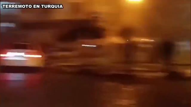 МОЩНОЕ ЗЕМЛЕТРЯСЕНИЕ МАГНИТУДОЙ 7,9 РАЗРУШИЛО ГОРОД ТУРЦИЯ. 10 ЗЕМЛЕТРЯСЕНИЙ ПРОИЗОШЛИ В СТАМБУЛЕ