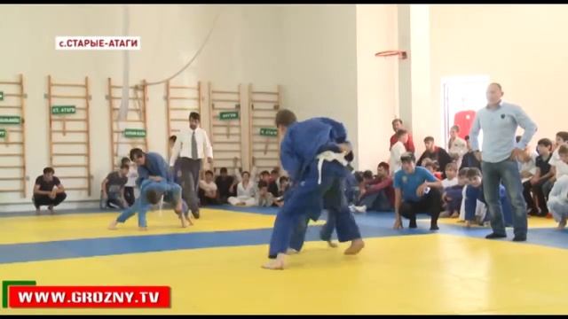 Открытый детско юношеский турнир по дзюдо прошел в Старых Атагах смотреть онлайн