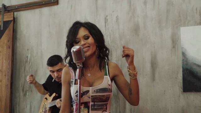 Lilian Jade - That’s What I Like (Bruno Mars Cover) смотреть онлайн
