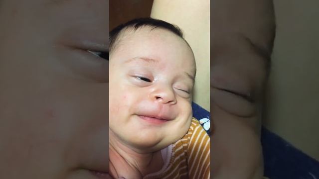 Новорожденный улыбается Newborn baby smiling ❤️ смотреть онлайн