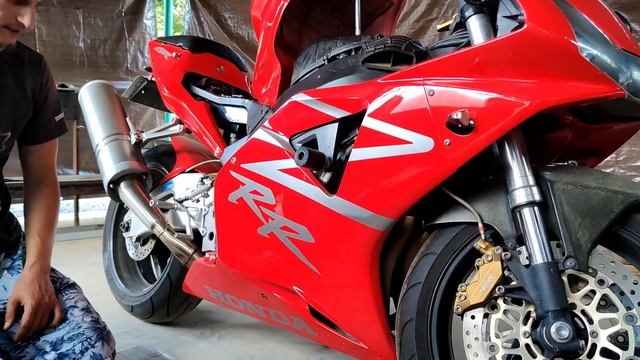 Honda CBR 954 Seat,  Gas Tank, And Side Panels Removal