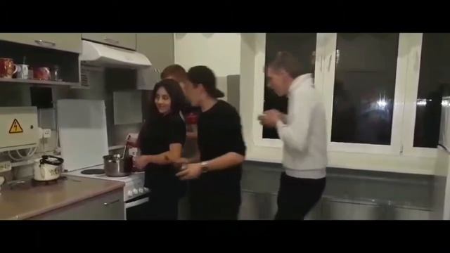 Брестский государственный профессионально технический колледж приборостроения (Жизнь в общежитии) смотреть онлайн