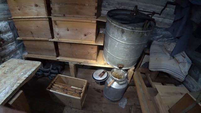 Защищаемся от медведя |Устанавливаем автономное электричество в избе | Заготавливаем дрова смотреть онлайн