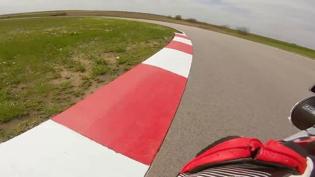 Triumph Street Triple R - ON TRACK REVIEW! смотреть онлайн