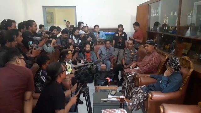 Viral Guru SMK 3 Yogya Akui Siswa Merebut HP Yang Disita